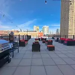 Spacious 2Br South Loop Suite With Skyline View, Optional Parking And Gym Access Close To Mccormick Place, Grant Park, Museum Campus & Cta Lines