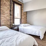 Beautifully Remodeled Flat Downtown #3N