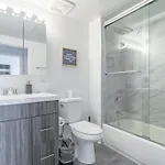 Skyline 2br In South Loop With Optional Parking & Gym Access Near Mccormick Place, Soldier Field And Lakefront Apartment