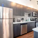 Mccormick Place 420-friendly 3br-2ba With Optional Parking - Sleeps 8 Apartment Chicago