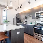 Apartment Mccormick Place 420-friendly 3br-2ba With Optional Parking - Sleeps 8
