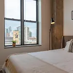 Modern 2Br Loft With Amazing City Skyline View And Optional Parking For 8 Guests Near Mccormick Place And Soldier Field