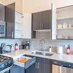 Apartment Modern 2br Loft With Amazing Skyline View And Optional Parking For 8 Guests Near Mccormick Place And Soldier Field Chicago