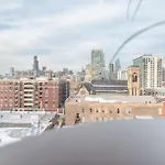 Modern 2Br Loft With Amazing City Skyline View And Optional Parking For 8 Guests Near Mccormick Place And Soldier Field