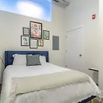 Modern 2br Loft With Amazing Skyline View And Optional Parking For 8 Guests Near Mccormick Place And Soldier Field Apartment Chicago