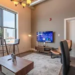 Apartment Modern 2br Loft With Amazing Skyline View And Optional Parking For 8 Guests Near Mccormick Place And Soldier Field Chicago