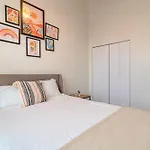 Apartment Modern 2br Loft With Amazing Skyline View And Optional Parking For 8 Guests Near Mccormick Place And Soldier Field *