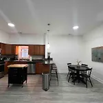 Lovely 3-Bedroom Apartment In Bronzeville