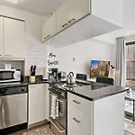 Warm & Elegant Studio Apt In Chicago - Algonquin 02-009A