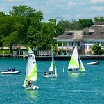 The Chic Urban Oasis Near The Lake!