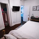 The Blue Golden Luxury Modern 3- Bedroom Apartment In Chicago