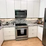 Old Town Pied-A-Terre With Private Terrace And Parking!