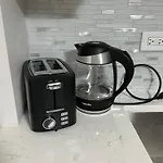 Stylish Urban Retreat 3 Bedroom Newly Remodeled