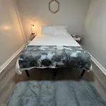 Stylish Urban Retreat 3 Bedroom Newly Remodeled