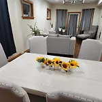 Relaxing Entire Roseland Neighborhood Apartment Unit