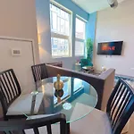 Stylish 2Br Apartment With Optional Parking, Patio And Gym Near Mccormick Place, Shedd Aquarium, Field Museum & Lakefront Trail