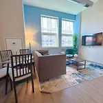 Stylish 2Br Apartment With Optional Parking, Patio And Gym Near Mccormick Place, Shedd Aquarium, Field Museum & Lakefront Trail