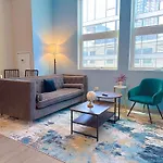Stylish 2Br Apartment With Optional Parking, Patio And Gym Near Mccormick Place, Shedd Aquarium, Field Museum & Lakefront Trail