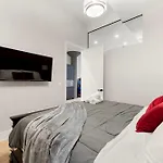 River North Central Home With Balcony