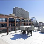 Spacious 2Br In South Loop With Optional Parking, Gym And Patio Near Mccormick Place, Grant Park, Soldier Field & Museum Campus