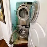 Luxurious Gold Coast 4Br 4-Story Villa With Parking Sleeps 12 Guests