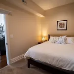 Roscoe Village Apartment *