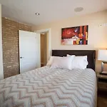 Roscoe Village Apartment *