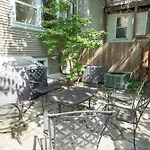 Roscoe Village Apartment *