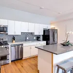 Goose Island Central Downtown Prime Location With Access To Patio Chi - 1