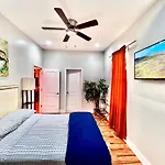 Apartment Lux Apt In Bronzeville, Min From Downtown-rsv Now! *