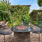 2 Bed Apt W/ Office, Free Parking, Near Wrigley