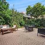 2 Bed Apt W/ Office, Free Parking, Near Wrigley