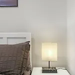 Sleek 2Br Apartment Logan Square Living