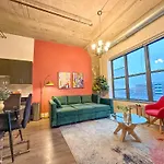 Fully Equipped 2Br Apartment In South Loop With Optional Parking And Gym Access Near Mccormick Place & Lakefront Attractions
