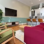 Cozy 1 Bedroom 1 Parking Sleeps 4