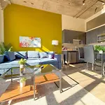 Mccormick Place 2Br Stylish Suite With Optional Parking And Gym For Up To 8 Guests Near Soldier Field And Grant Park