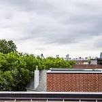 Large 2-Bedroom With Huge Roof Deck View Of Chicago Skyline