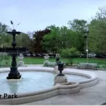 Modern Wicker Park Studio Close To Shops & Dining