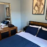 Blue Room In Dorothy\'S Bnb
