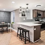 Drexel Apartments, Downtown Hyde Park * Chicago