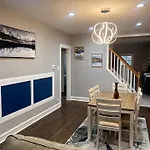 Holiday home Charming 5 Bedrooms 2 Bathrooms Chicago