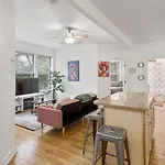 Modern 3Br Retreat Hyde Park Comfort & Style