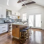 Duplex 3 Bed 2 Bat Apt Steps From Lincoln Square