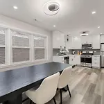 Spacious 2 Bedroom Near Midway