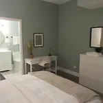 Drexel Apartments, Downtown Hyde Park *