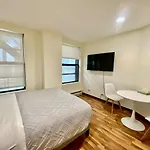 In Vivid South Loop Close To The Grant Park *