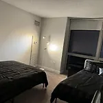 Cozy 2 Bedroom Condo By Lakeshore