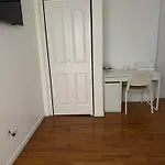 Adorable 2 Bedroom With Free Street Parking