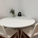 Adorable 2 Bedroom With Free Street Parking