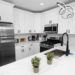 Pilsen Art Center Family Friendly 3Br Retreat With Free Parking Near Medical District, Douglas Park And University Illinois Chicago